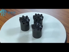 Niezawodna, krótka spódnica, guzik, 2 otwory 42 mm.